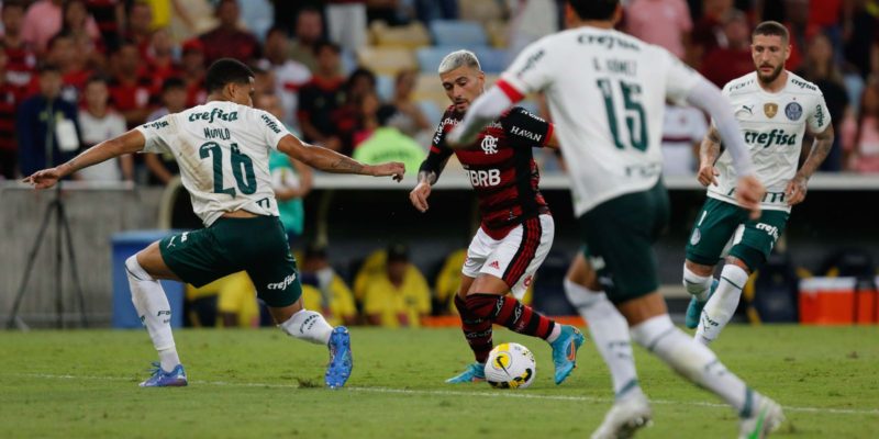 Brasileiro: Flamengo tenta diminuir distância para líder Palmeiras