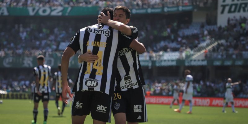 Alan Kardec decide e Atlético-MG derrota o Coritiba