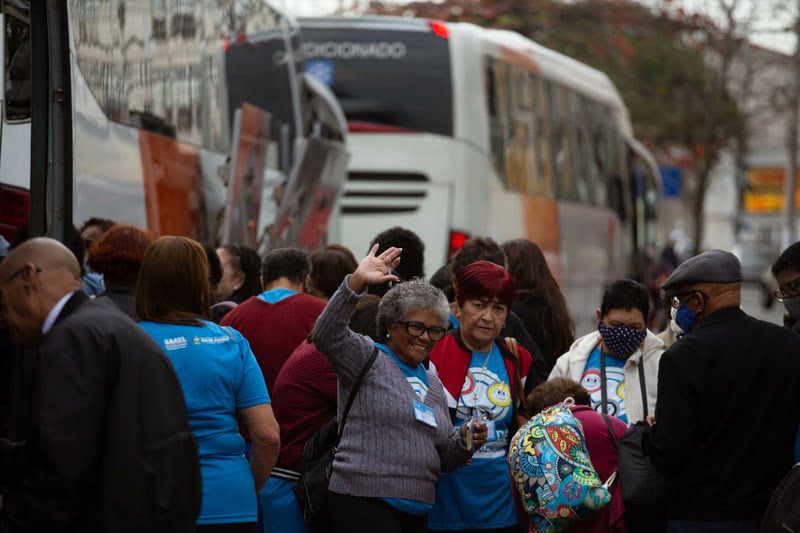 Mais de 400 integrantes dos grupos de convivência de Volta Redonda viajam rumo a Teresópolis