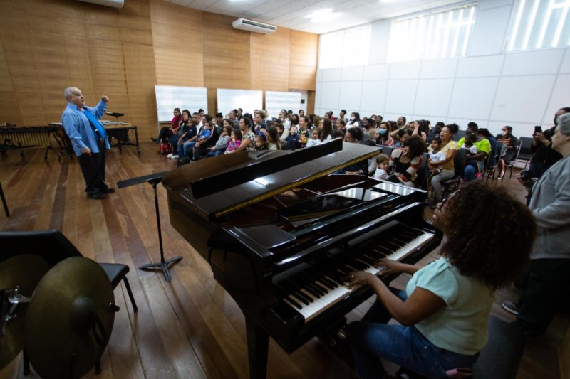 Pais e alunos de creche municipal participam de concerto didático do ‘Volta Redonda Cidade da Música’