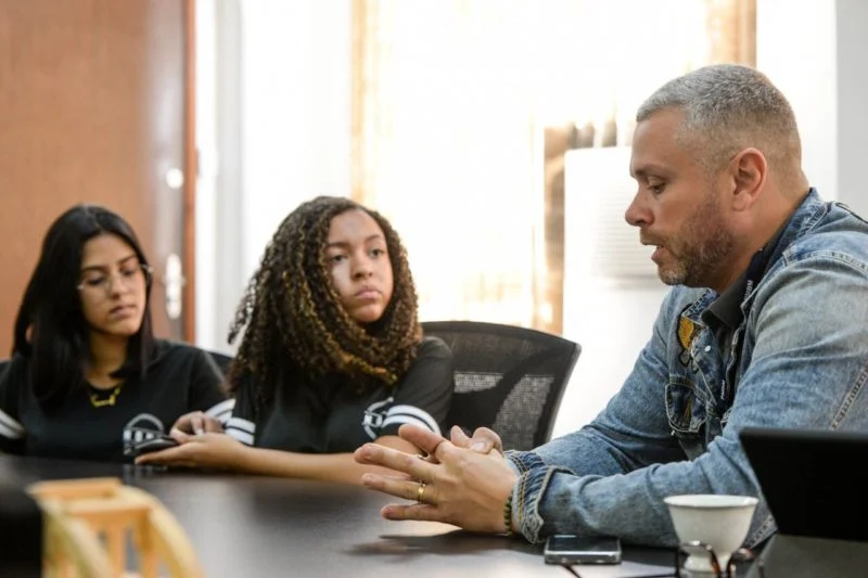 alunos entrevistam o prefeito Rodrigo Drable – Barra Mansa