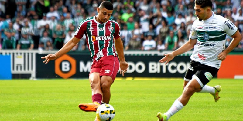 De olho na vice-liderança, Fluminense recebe Coritiba pelo Brasileirão