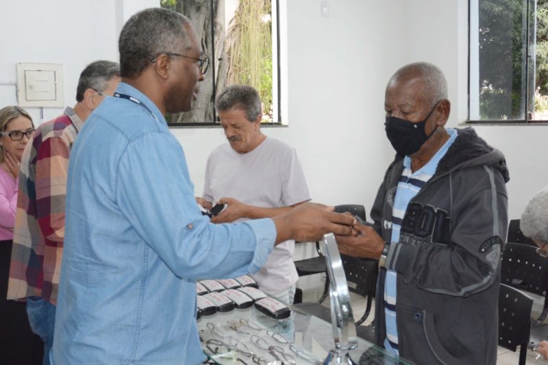 Prefeitura de Barra Mansa entrega mais 60 óculos a moradores – Barra Mansa