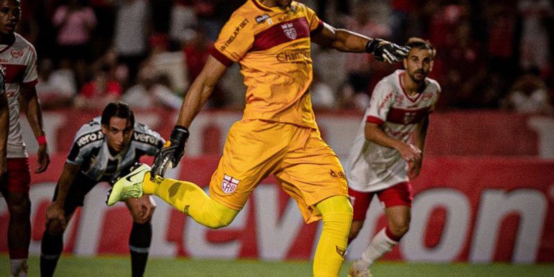 Mesmo com um a mais, Grêmio perde de 2 a 0 para o CRB