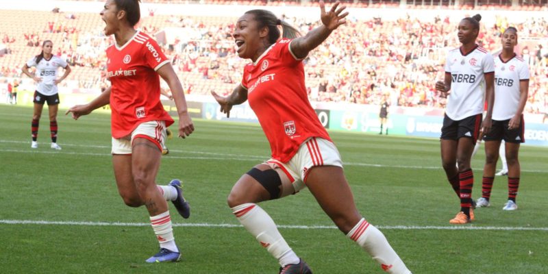 Inter empata com Flamengo e se garante em semi do Brasileiro Feminino