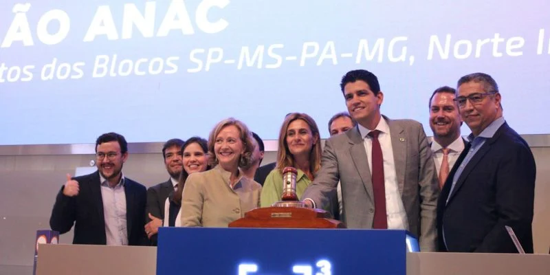 Resultado de leilão aeroportuário deixa ministro muito satisfeito