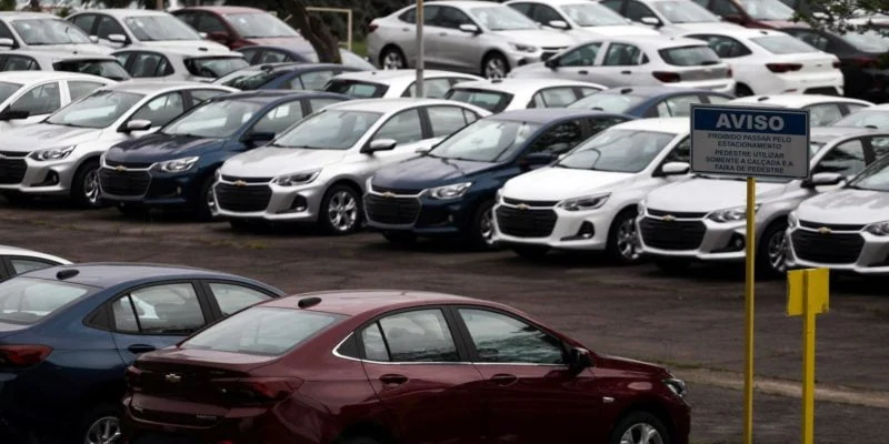 Vendas de veículos novos têm leve baixa em julho, segundo Fenabrave