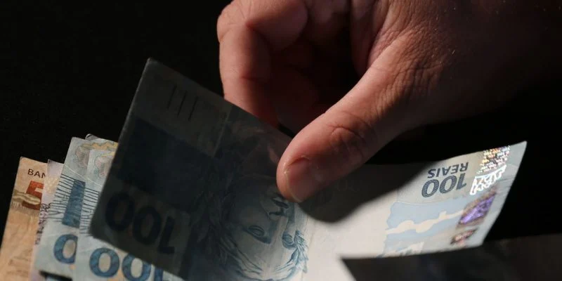 Lei de Diretrizes Orçamentárias prevê mínimo de R$ 1.294 em 2023