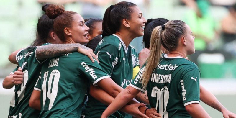 Palmeiras goleia Avaí por 6 a 1 e mantém ponta do Brasileiro Feminino