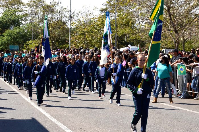 MISSA E TRADICIONAL DESFILE CÍVICO INICIAM CELEBRAÇÕES DO 221º ANIVERSÁRIO DE RESENDE