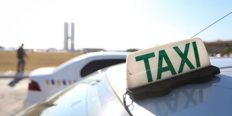 Auxílios Caminhoneiro e Taxista podem ser requeridos até 10 de outubro