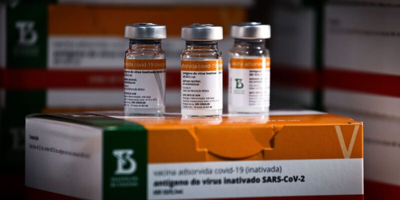 Saúde distribui cerca de 1 milhão de vacinas contra a covid-19