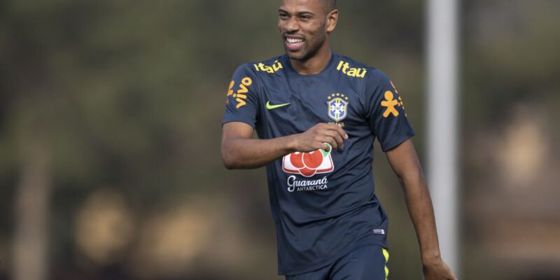 Renan Lodi é convocado para amistosos da seleção brasileira