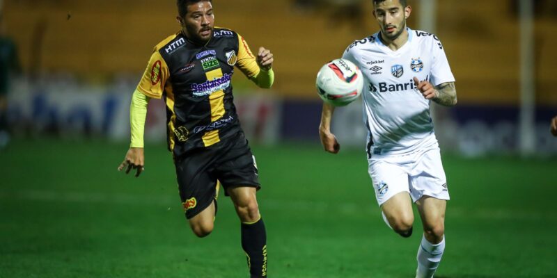 Série B: Grêmio sofre primeira derrota após retorno de Renato Gaúcho