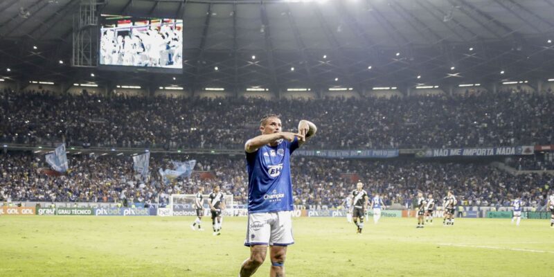 Cruzeiro derrota o Vasco e retorna à Série A do Brasileiro