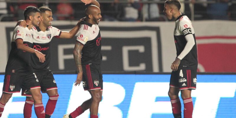 Brasileiro: São Paulo goleia Avaí por 4 a 0 no Morumbi