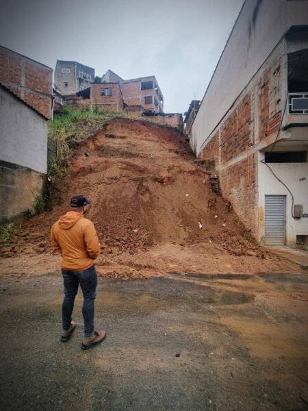 Meio Ambiente e Defesa Civil vistoriam corte de talude irregular na Vista Alegre – Barra Mansa