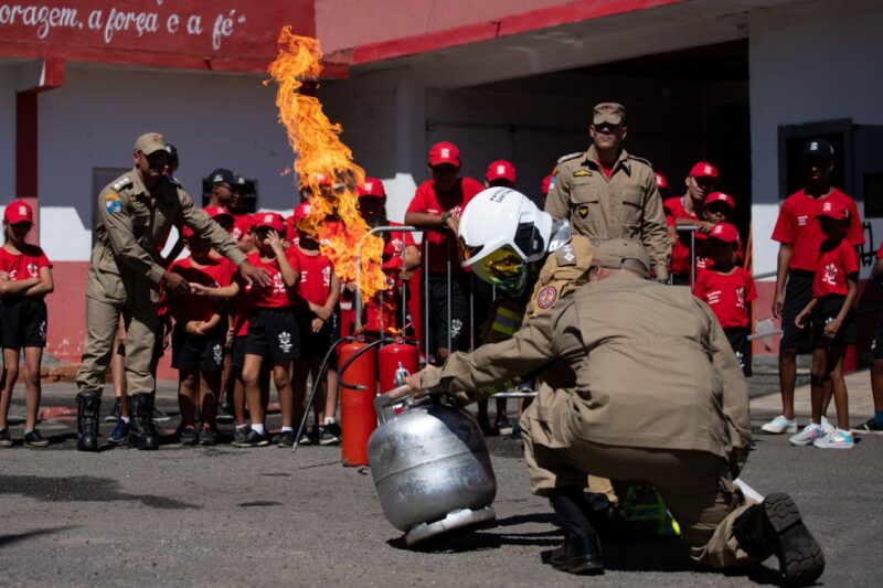 Projeto Bombeiro Mirim inicia mais uma turma em Volta Redonda