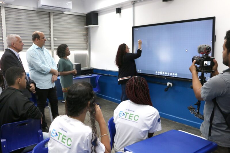 Vice-prefeita e secretário de Educação participam de inauguração da primeira E-Tec de Barra Mansa – Barra Mansa