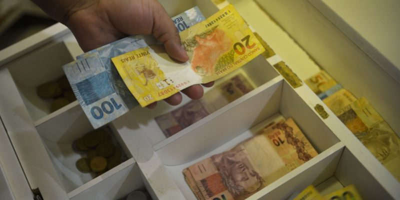 Mercado financeiro reduz projeção da inflação de 6,7% para 6,61%