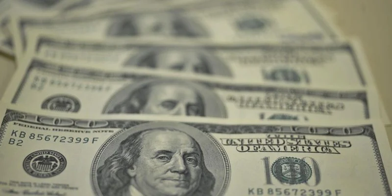 Dólar sobe para R$ 5,23 e atinge maior nível em um mês