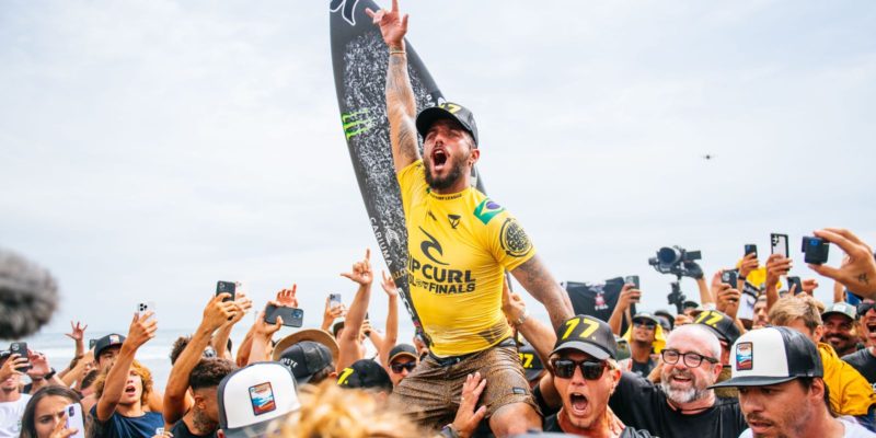 Filipe Toledo conquista título do Circuito Mundial de Surfe