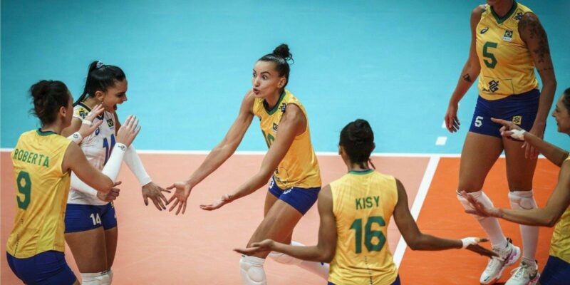 Brasil bate Itália e fica a um jogo do inédito título mundial de vôlei
