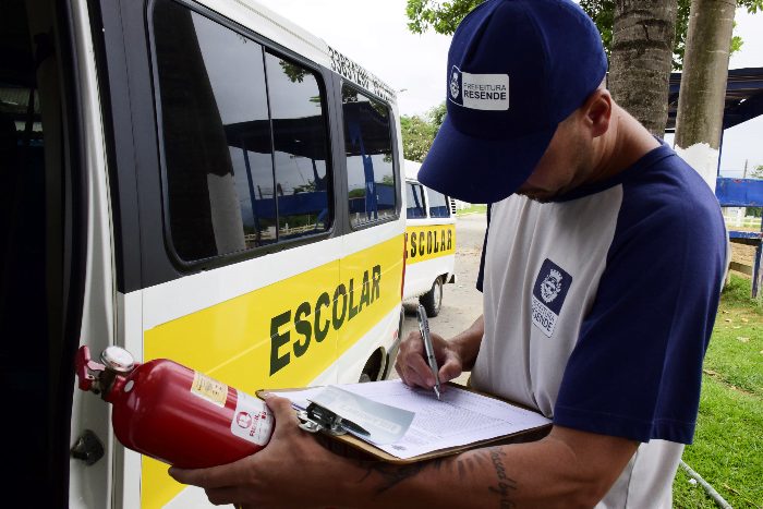 VISTORIA DE TRANSPORTE ESCOLAR É REALIZADA NESTA QUINTA-FEIRA EM RESENDE