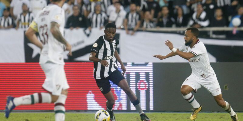 Brasileiro: Flu e Bota se enfrentam de olho em vaga na Libertadores