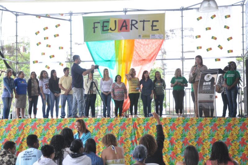 Educação de Volta Redonda promove 15ª Fejarte na ‘Rua de Compras’
