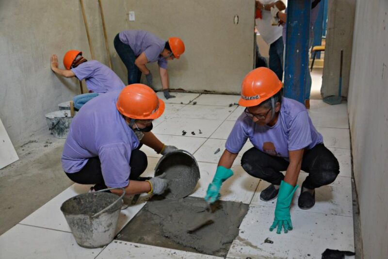 Participantes do projeto ‘Mulheres Mãos à Obra’ revitalizam espaço de aprendizado em Volta Redonda