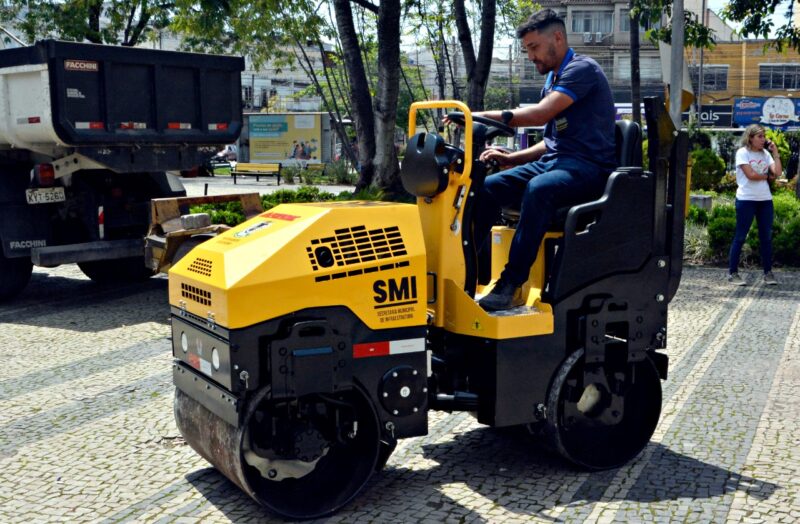 Prefeitura adquire rolo compactador para asfalto em Volta Redonda