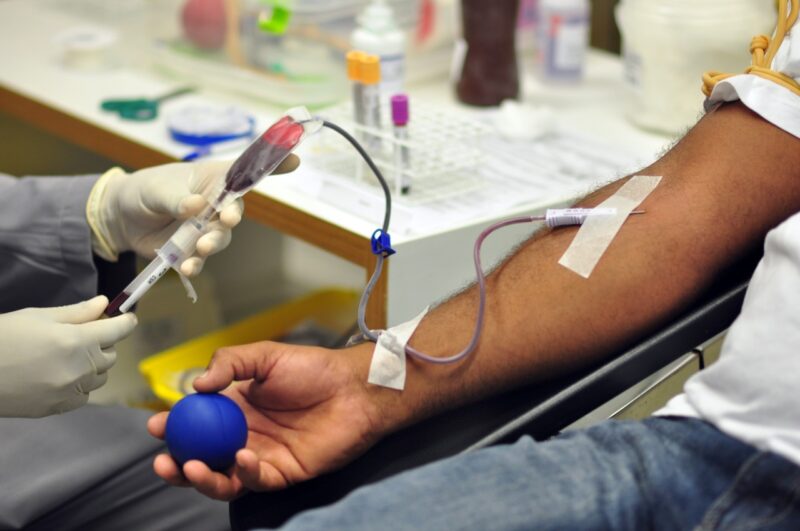 Prefeitura leva estudantes para doar sangue no Hemonúcleo de Volta Redonda