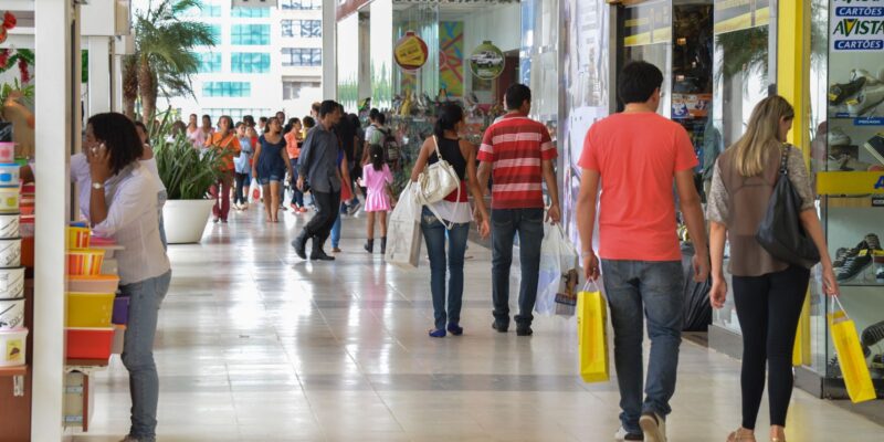 CNC projeta maior oferta de vagas temporárias desde o Natal de 2013