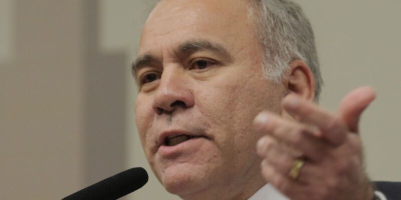 Ministro diz que alto custo dificulta incorporação de Zolgensma ao SUS