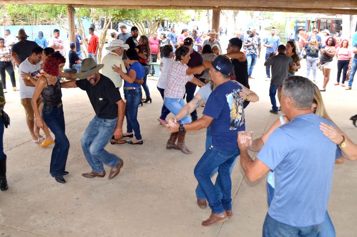 FEIRA DA ROÇA MOVIMENTA O DOMINGO NO DISTRITO DA VILA DA FUMAÇA