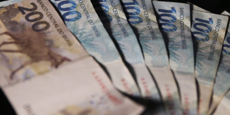 Receita paga lote residual de restituição do Imposto de Renda