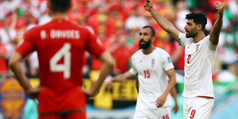 Irã derrota Gales nos minutos finais e sonha com oitavas da Copa