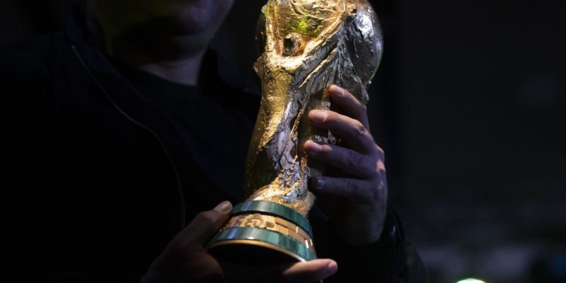 Único país a disputar todas as Copas, Brasil busca hexa no Catar