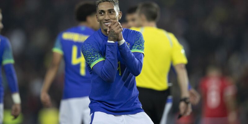 Raphinha diz que seleção disputa Copa do Catar sob pressão por título