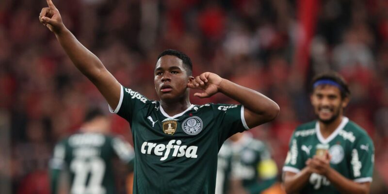 Presidente do Palmeiras elogia, mas pede calma com joia Endrick