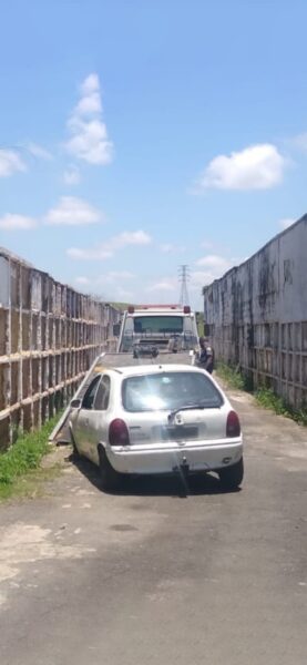 Guarda Municipal de Volta Redonda encontra carro furtado abandonado em cemitério