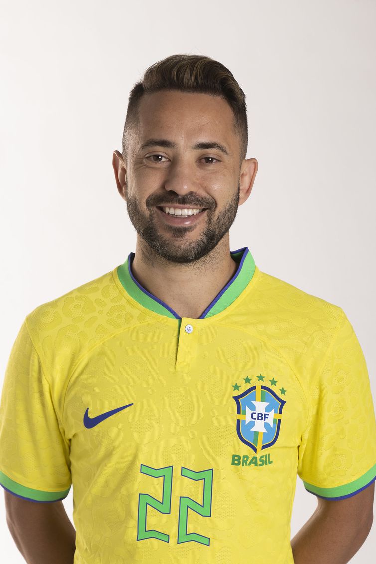 Lucas Figueiredo/CBF/Direitos Reservados Éverton Ribeiro - seleção - retrato