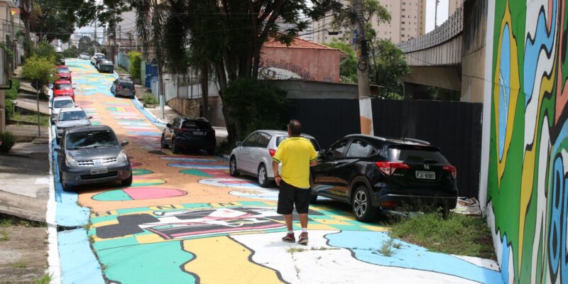 Moradores de São Paulo decoraram rua para a Copa do Mundo