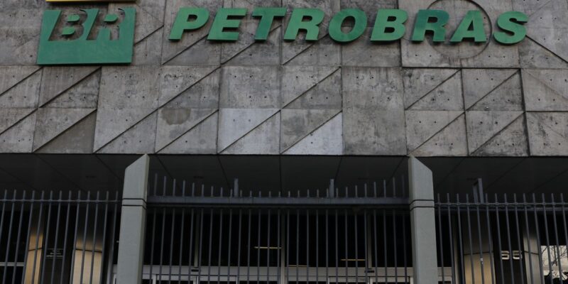 Petrobras tem lucro líquido de US$ 8,8 bilhões no 3º trimestre