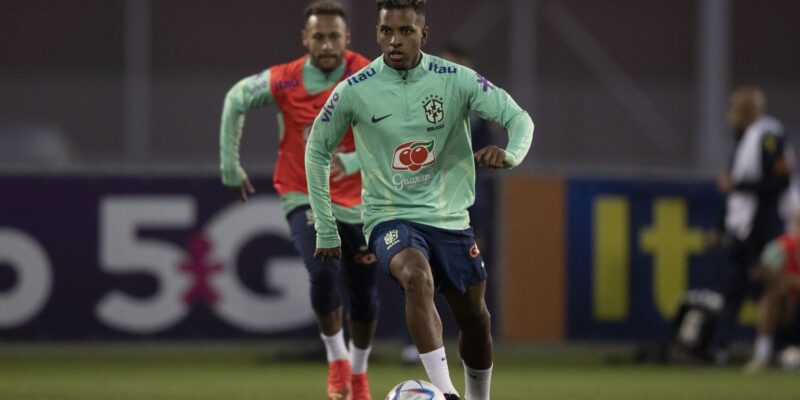 Aos 21 anos, atacante Rodrygo segura ansiedade pela estreia da seleção