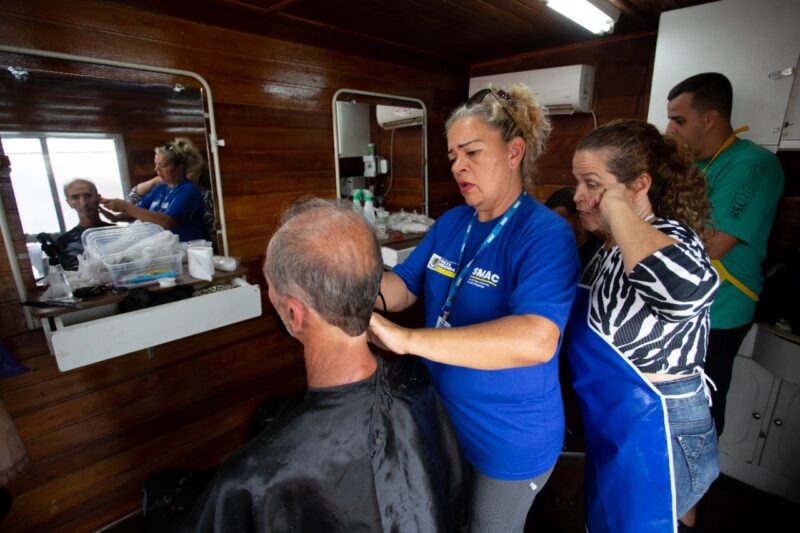 ‘Salão da Cidadania’ realiza mais de 500 cortes de cabelo gratuitos em comunidades carentes de Volta Redonda