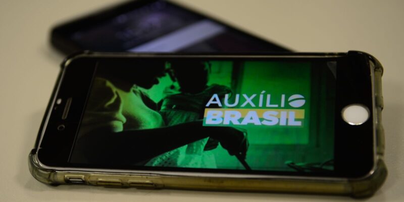 Auxílio Brasil: beneficiários de NIS final 6 podem movimentar recursos