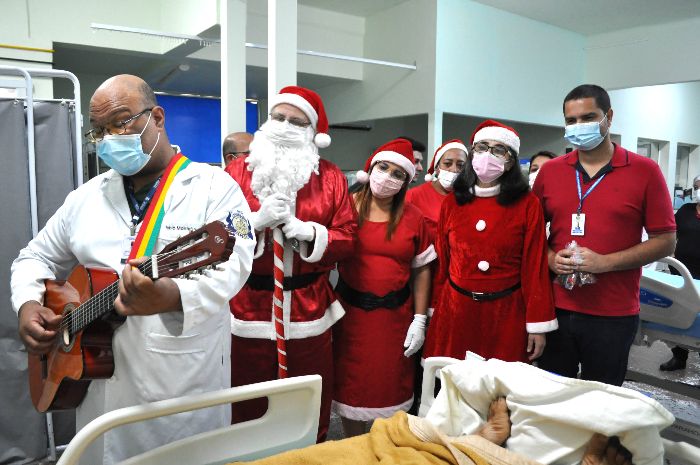 CANTATA DE NATAL TRANSMITE HUMANIZAÇÃO AOS PACIENTES DO HOSPITAL DE EMERGÊNCIA NESTE SÁBADO EM RESENDE