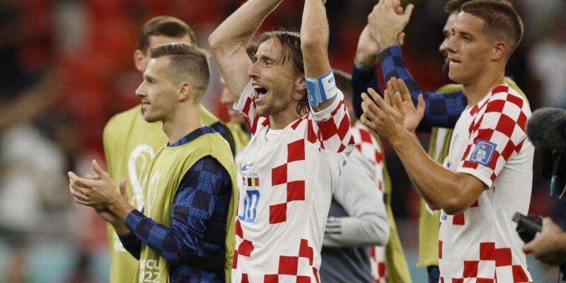 Croácia segura pressão, avança às oitavas e elimina Bélgica da Copa